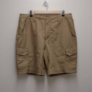 Magellan Outdoors Men's Tan Lightweight Breathable Cargo Shorts Size 36